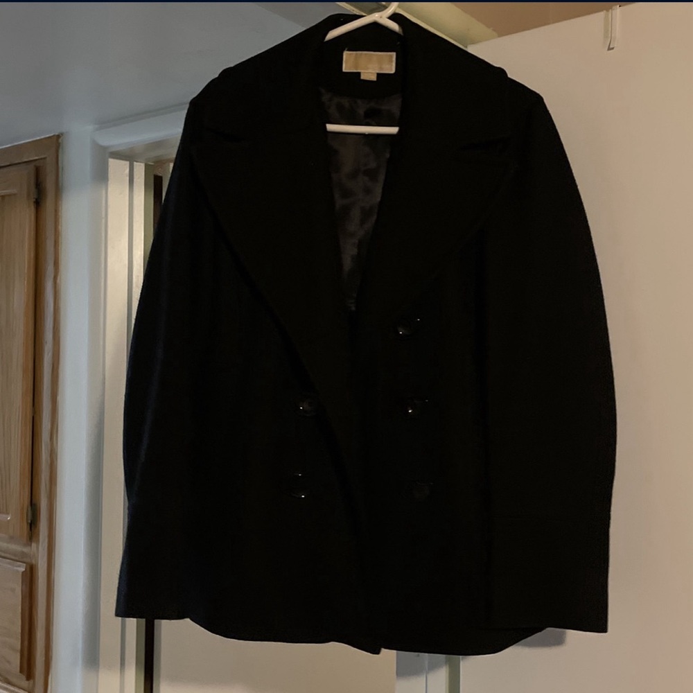 Micheal Kor Peacoat size XL only wore two times. Smoke free. Dark blue color.